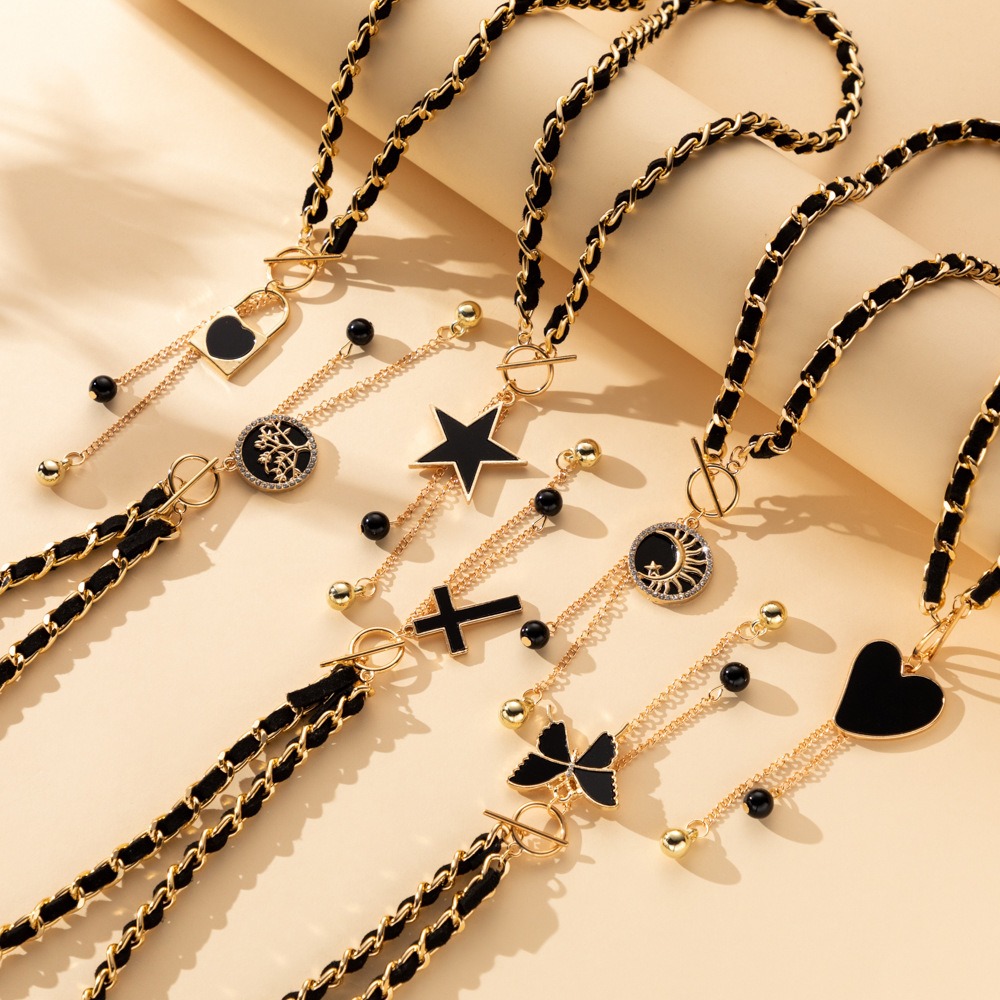 Collar de terciopelo negro de  - Luxury Lifestyle Jewelry reseña y precio