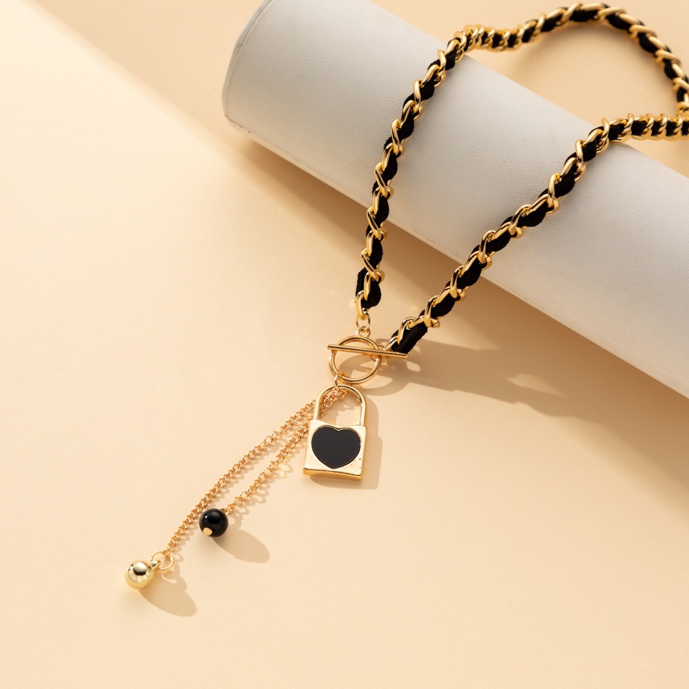 Collar de terciopelo negro de  - Luxury Lifestyle Jewelry reseña y precio