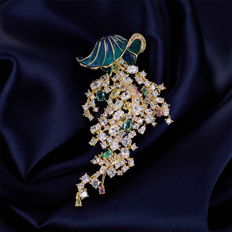 Broche de medusa con incrustac - Luxury Lifestyle Jewelry reseña y precio